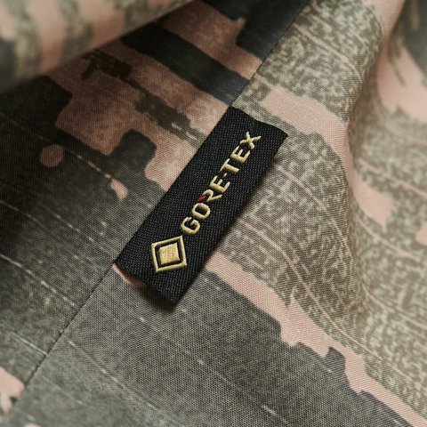 Palace GORE-TEX 3L M-TEK JACKET TIGER DIGI CAMO - Colorway