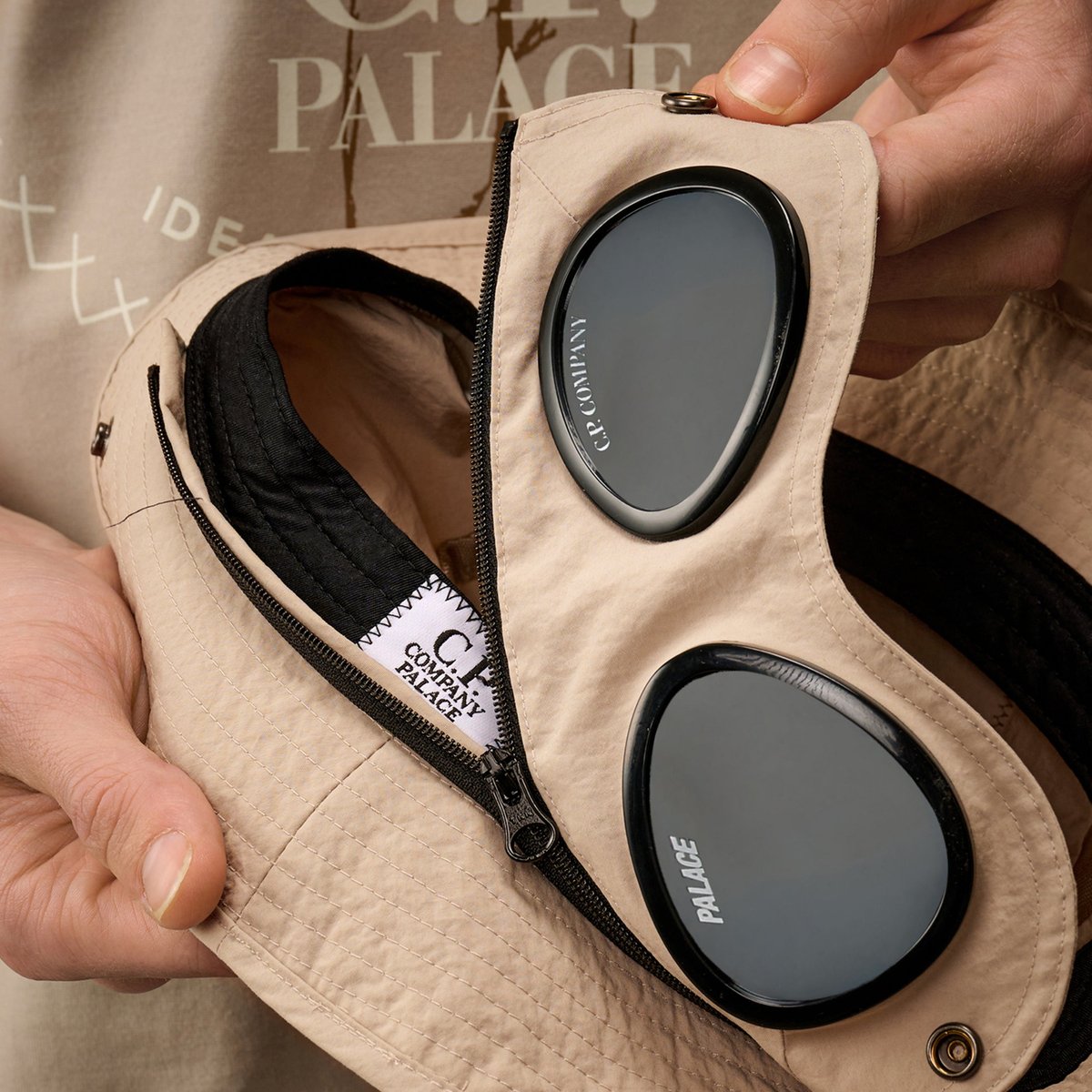 PALACE C.P. COMPANY PLAIN PAPER TOUCH GOGGLE BUCKET HAT STONE