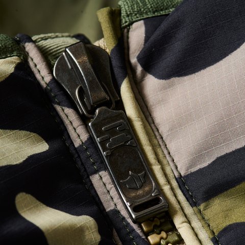 Palace PALACE MAHARISHI TEMPLE PUFFA JACKET DPM KOR OM - Colorway