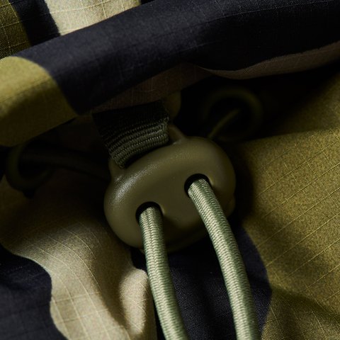 Palace PALACE MAHARISHI TEMPLE PUFFA JACKET DPM KOR OM - Colorway