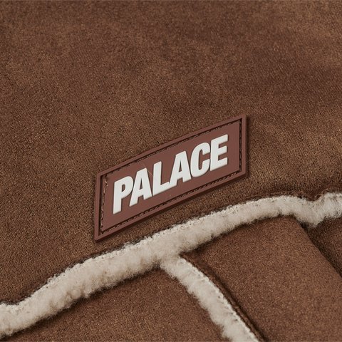 Palace SHERPA FAUX SUEDE FUNNEL CAKED BROWN - Colorway