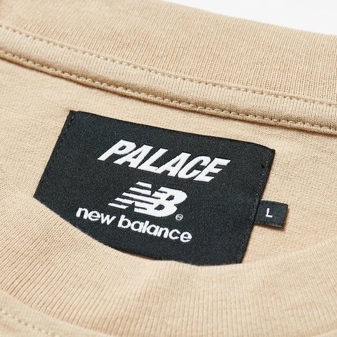 Palace PALACE NEW BALANCE LOGO T-SHIRT TAN - Colorway