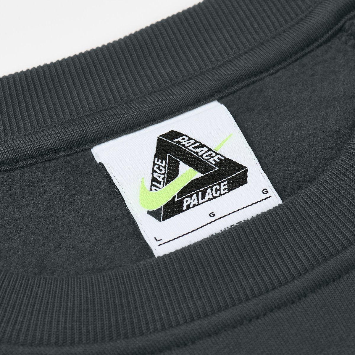 PALACE NIKE TOTAL P90 CREW GREY - Palace