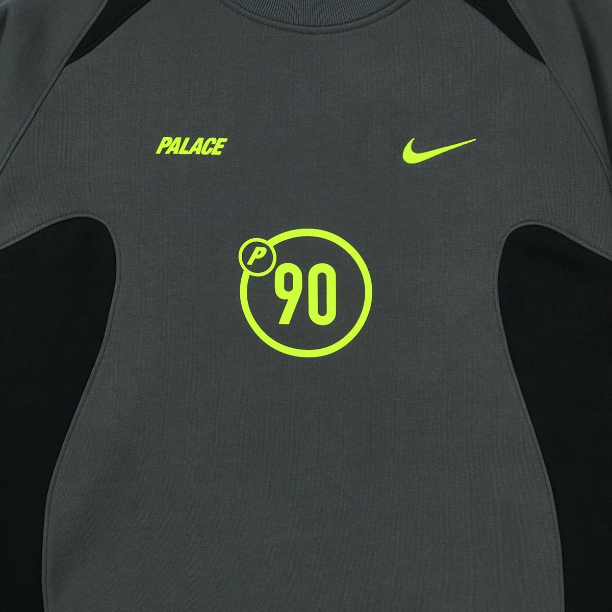 PALACE NIKE TOTAL P90 CREW GREY - Palace