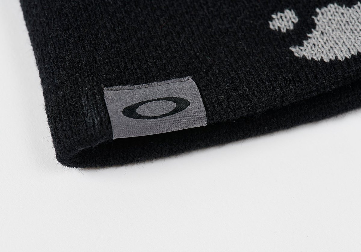 PALACE OAKLEY BEANIE BLACK / GREY - PalaceCommunity