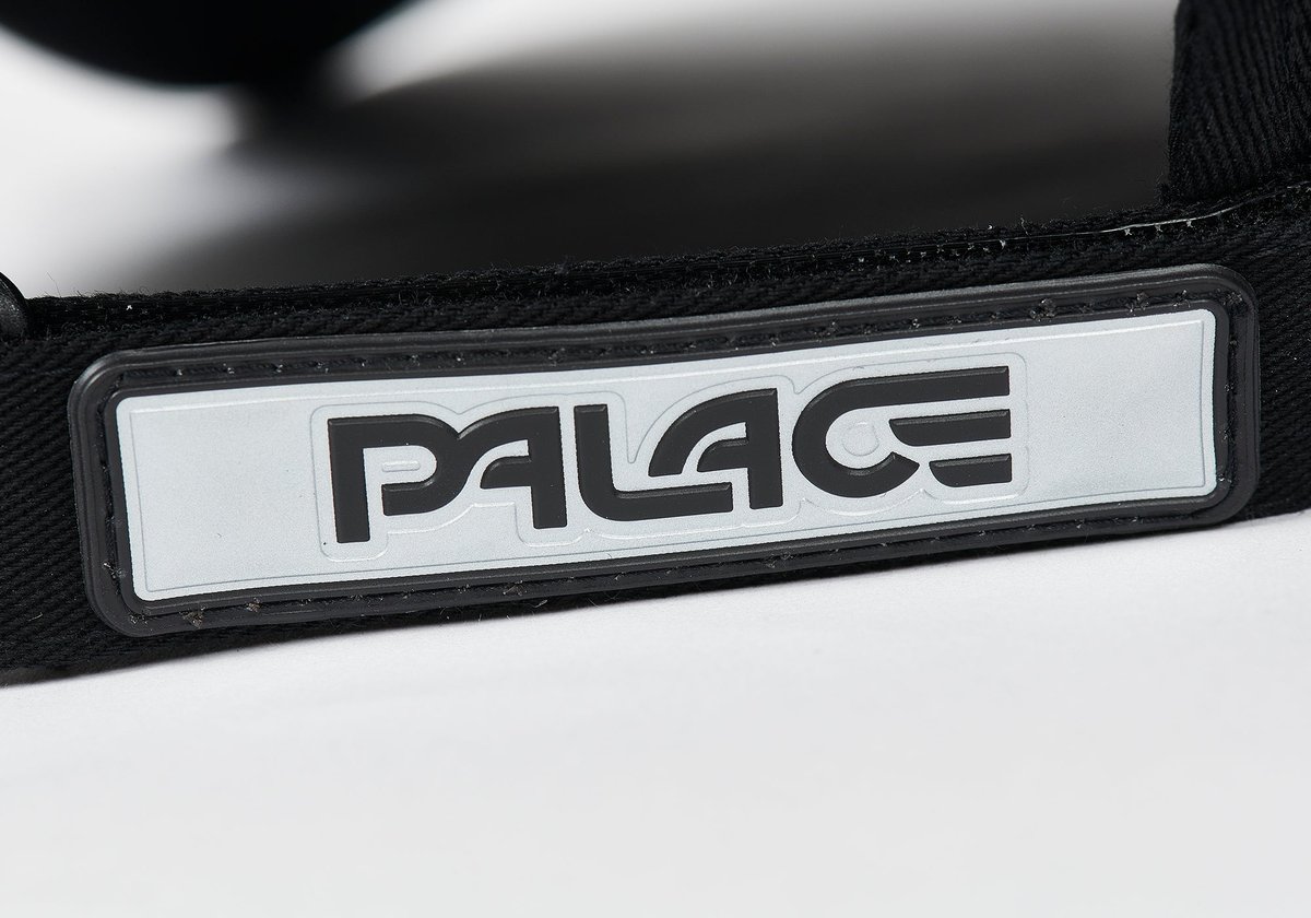 PALACE OAKLEY 6-PANEL BLACK / SILVER - PalaceCommunity