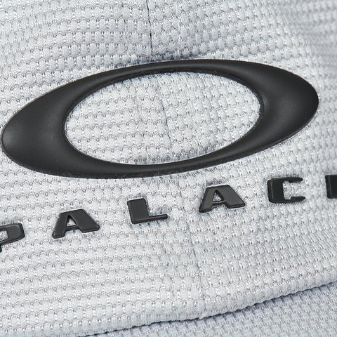 Palace PALACE OAKLEY 6-PANEL SILVER / BLACK - Colorway