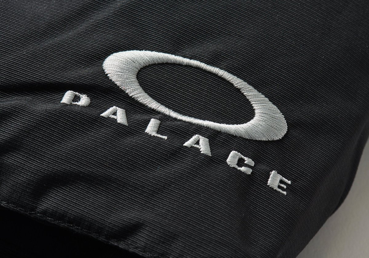 PALACE OAKLEY NITROFUEL SHORT BLACK - Palace