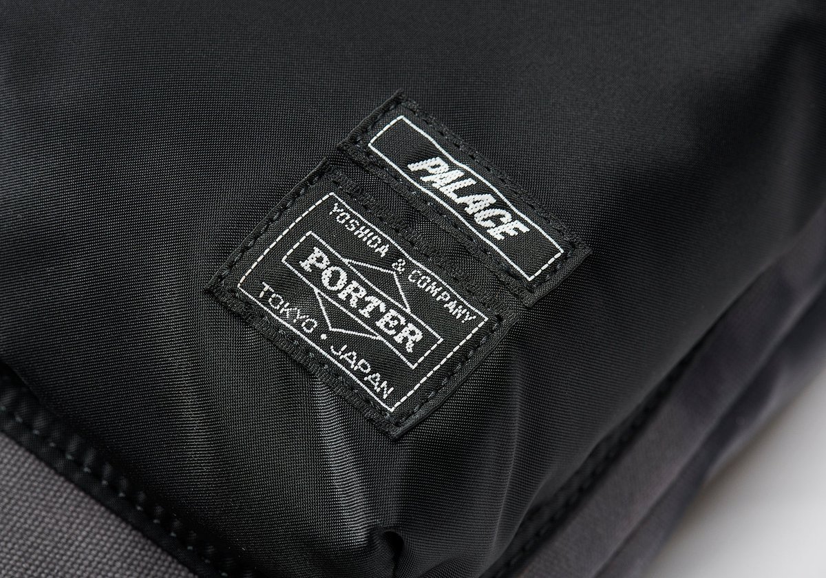 PALACE PORTER 2WAY HELMET BAG BLACK WAVE DYE - PalaceCommunity