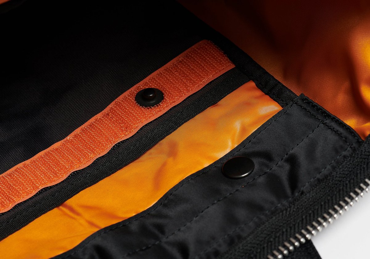 PALACE PORTER 2WAY HELMET BAG BLACK WAVE DYE - PalaceCommunity