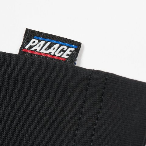 BASICALLY A T-SHIRT BLACK