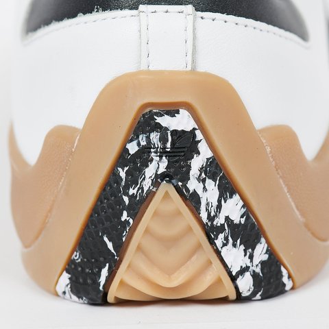 Palace ADIDAS PALACE PUIG SAMBA FTWR WHITE / CORE BLACK / GUM - Colorway